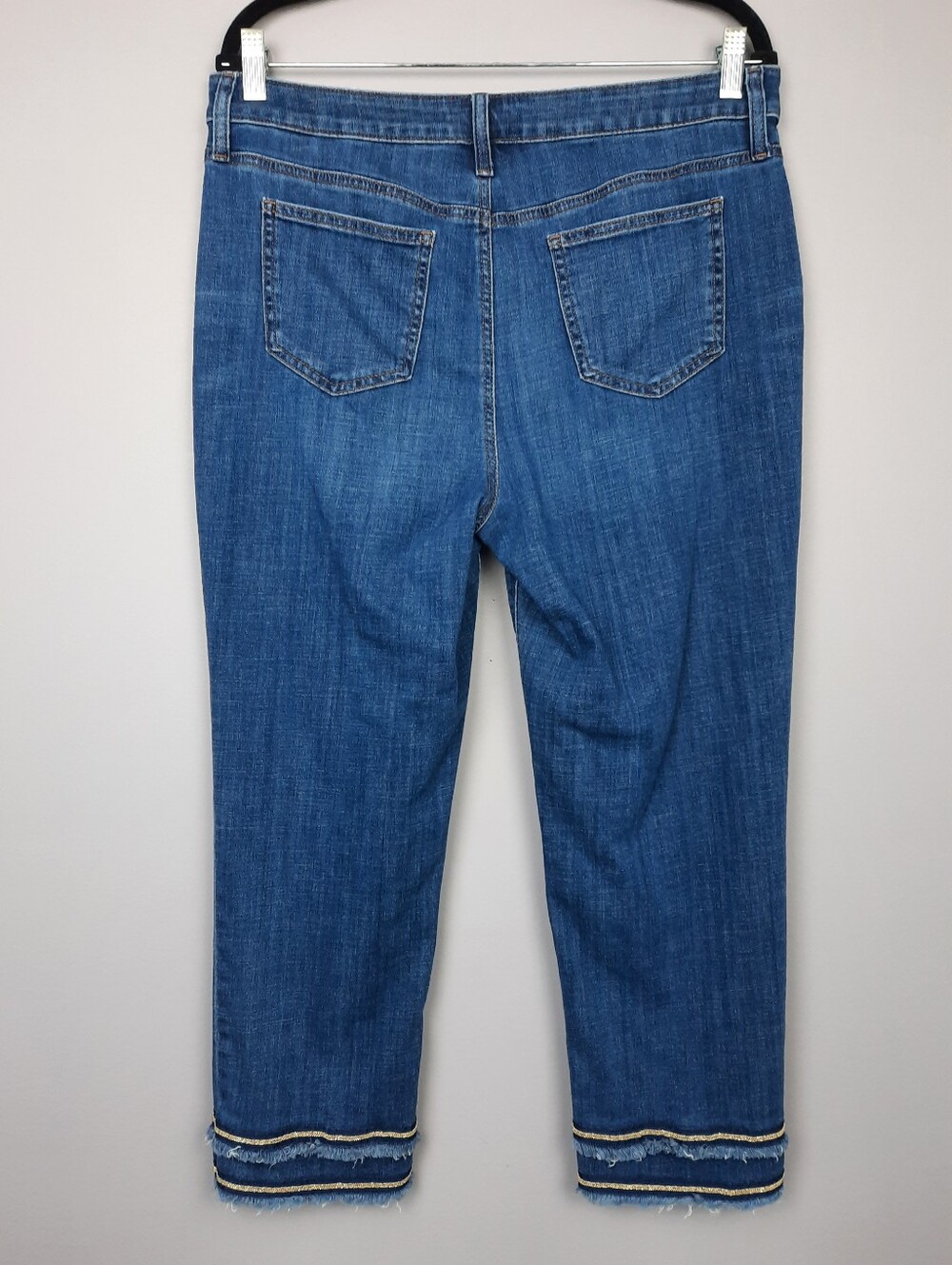 Chico's Embellished Raw Hem So Slimming Girlfriend Slim Leg Crop Jeans size 10 - Picture 4 of 15